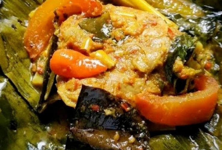 Cara Membuat Pepes Ayam Kemangi Bumbu Kuning