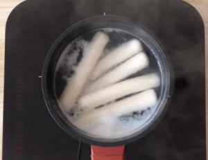 Cara Membuat Tteokbokki bentuk rebus